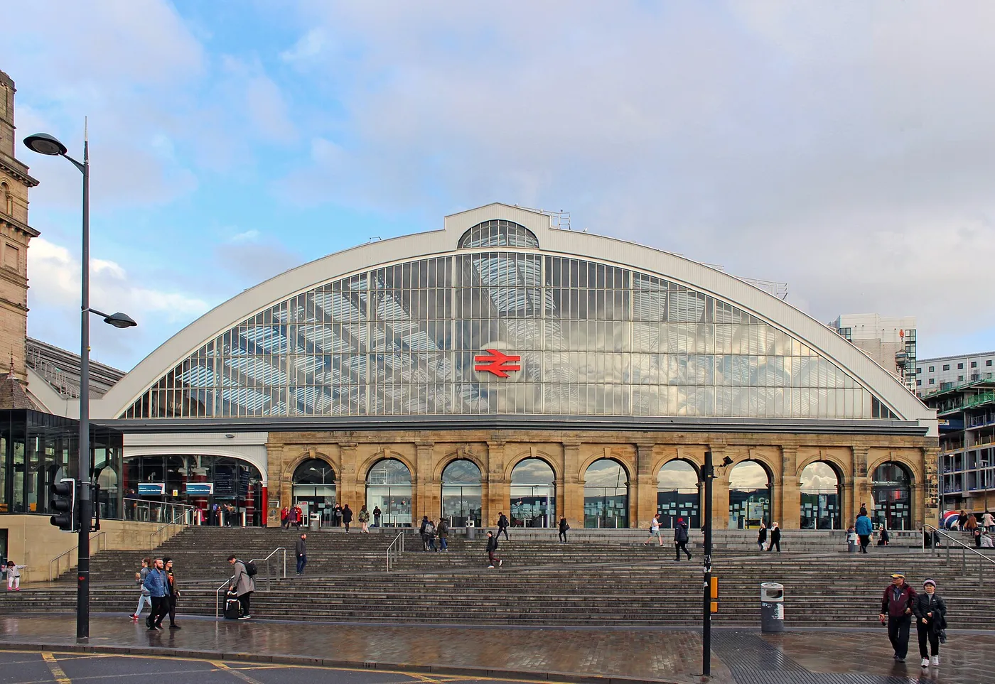 The front of Liverpool Lime Street railway station